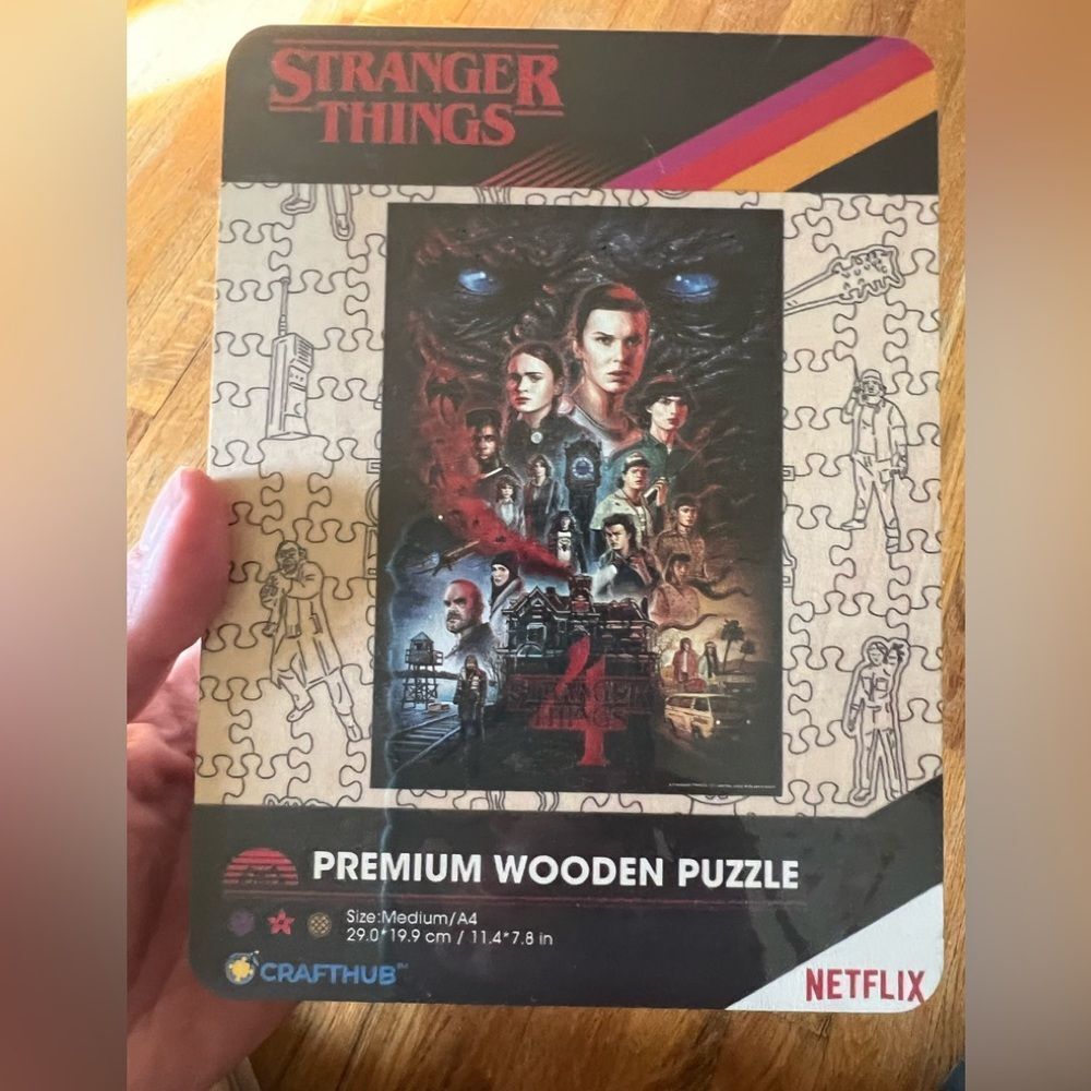 Netflix Stranger Things Premium Wooden Puzzle - THE FIGHT FOR HAWKINS S4
